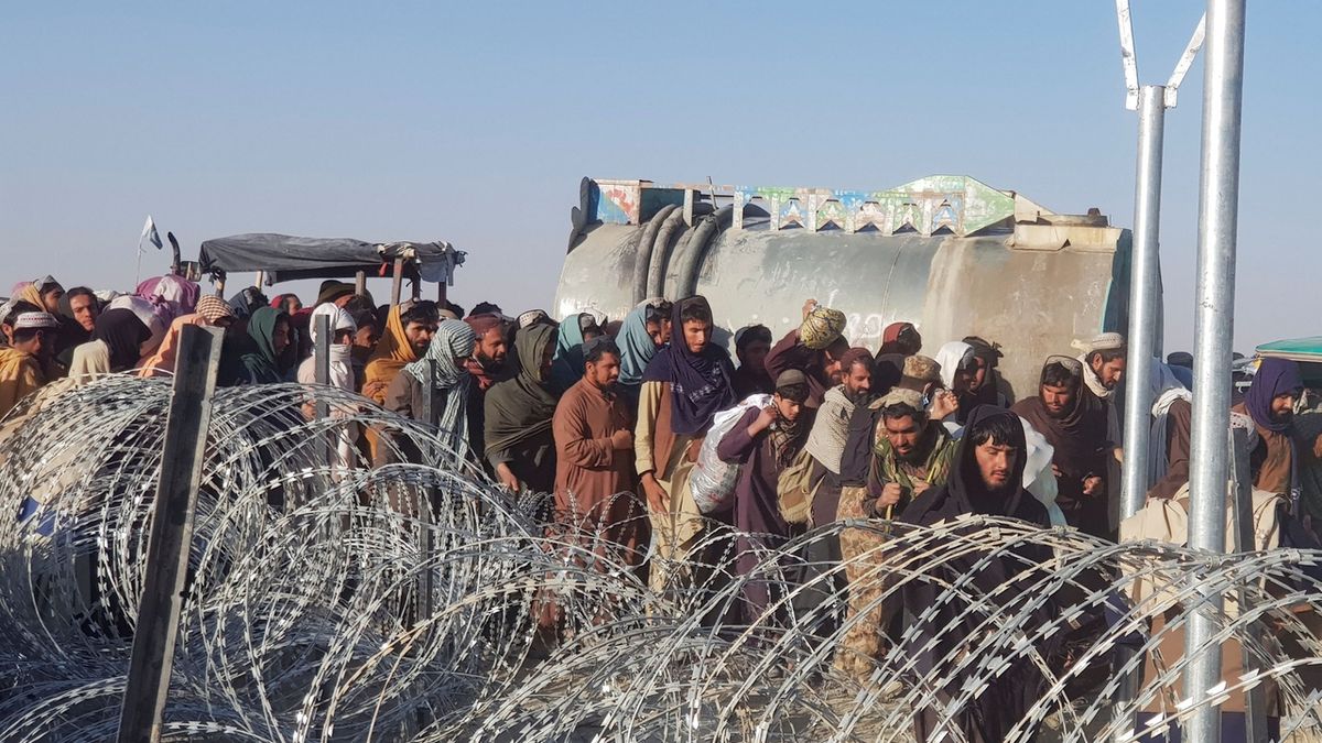 Tisíce Afghánců se po otevření hranice vracejí do vlasti